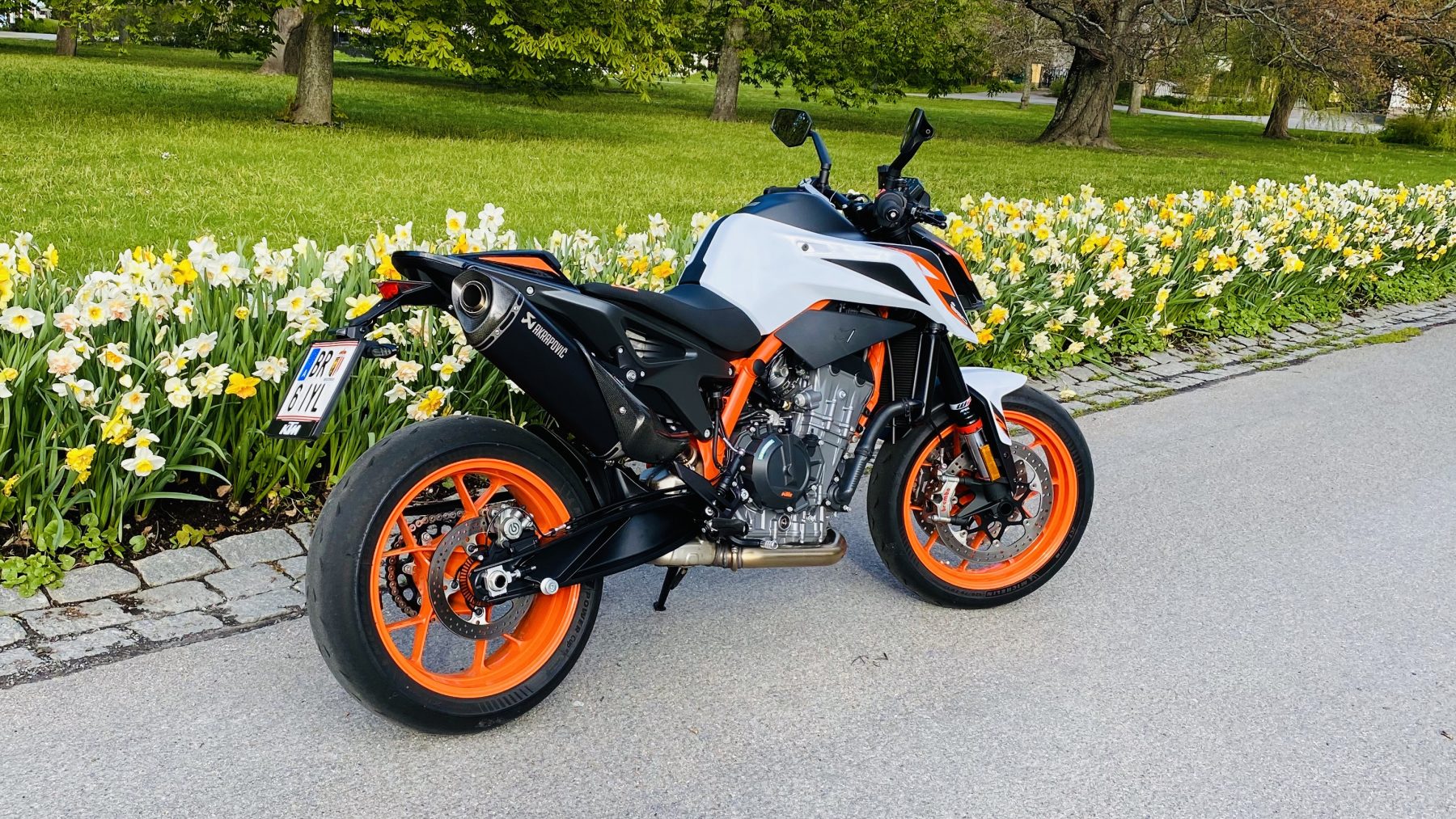 TEST: KTM 890 DUKE R - Motorworld